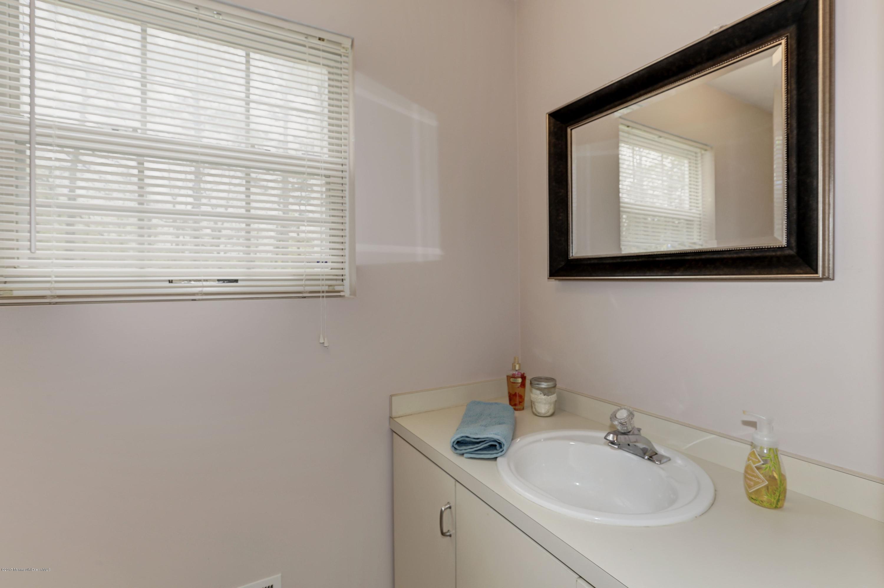 521 Indiero Road Jackson, NJ 08527 - Photo 18 of 25 034_521_Indiero_Road_195028_238838