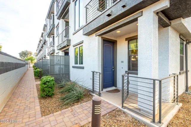 $2,990 | 2090 South Dorsey Lane, Unit 1042, Tempe, AZ 85282