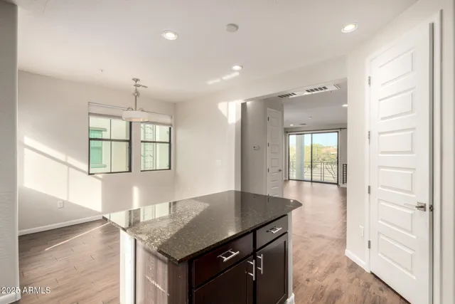 $2,990 | 2090 South Dorsey Lane, Unit 1042, Tempe, AZ 85282