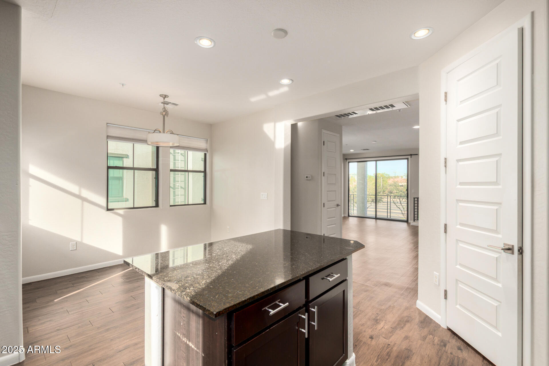 2090 South Dorsey Lane, Unit 1042 Tempe, AZ 85282 - Photo 11 of 36 12 Dorsey