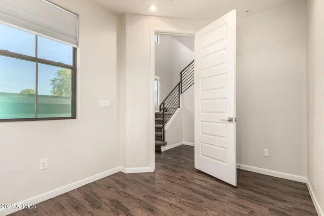 $2,990 | 2090 South Dorsey Lane, Unit 1042, Tempe, AZ 85282