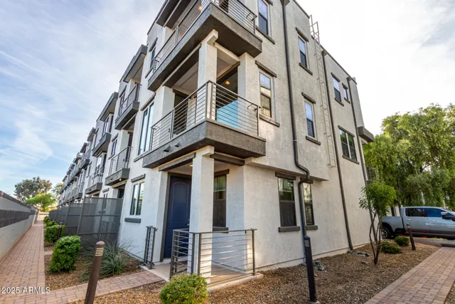 $2,990 | 2090 South Dorsey Lane, Unit 1042, Tempe, AZ 85282