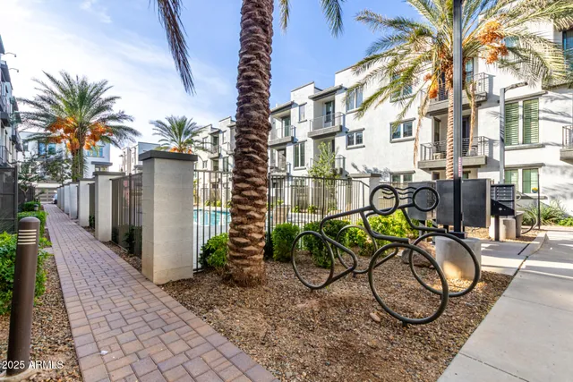 $2,990 | 2090 South Dorsey Lane, Unit 1042, Tempe, AZ 85282