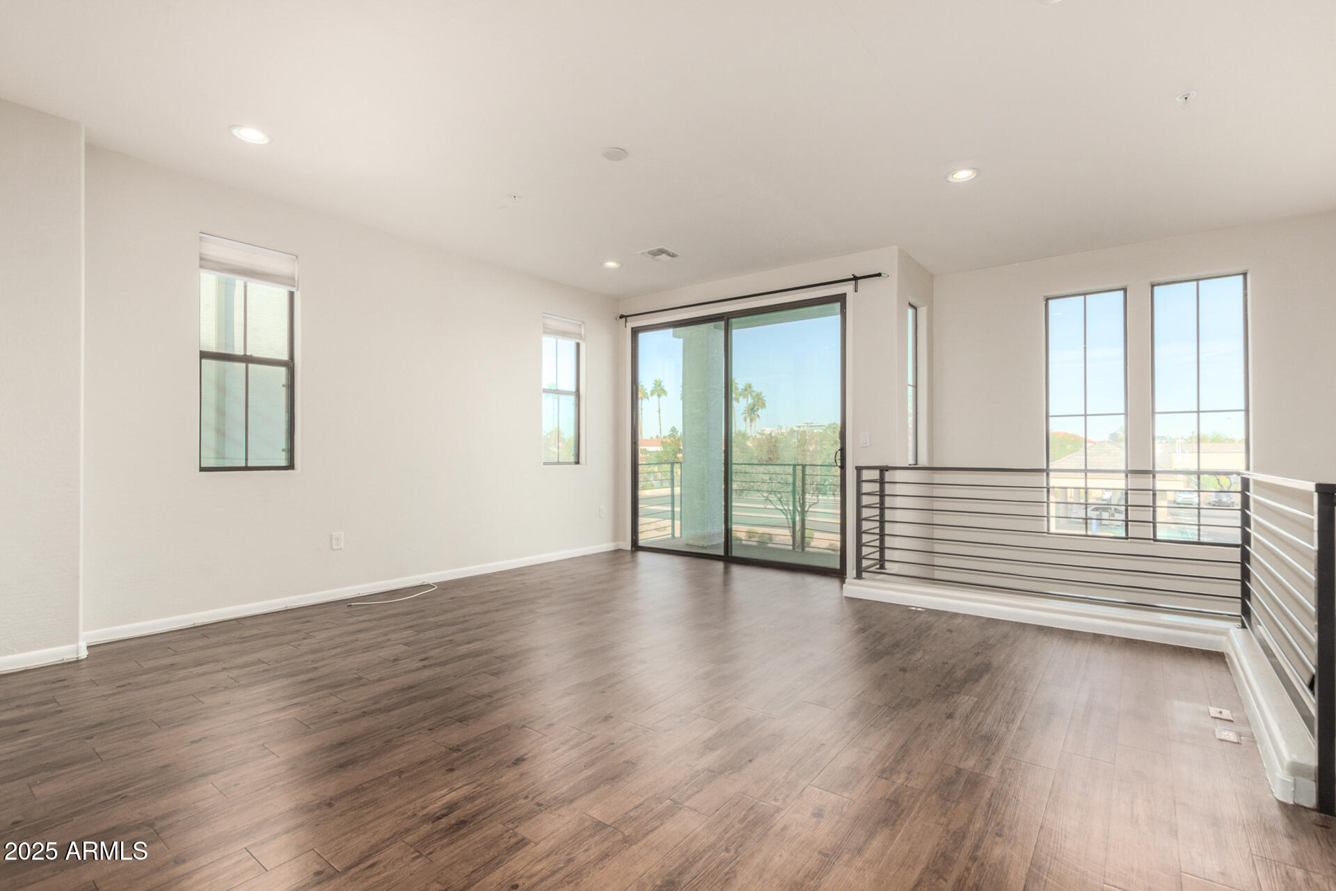 2090 South Dorsey Lane, Unit 1042 Tempe, AZ 85282 - Photo 4 of 36 05 Dorsey