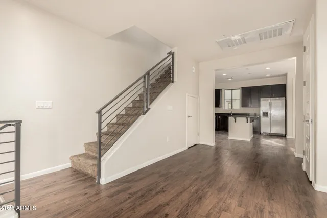 $2,990 | 2090 South Dorsey Lane, Unit 1042, Tempe, AZ 85282