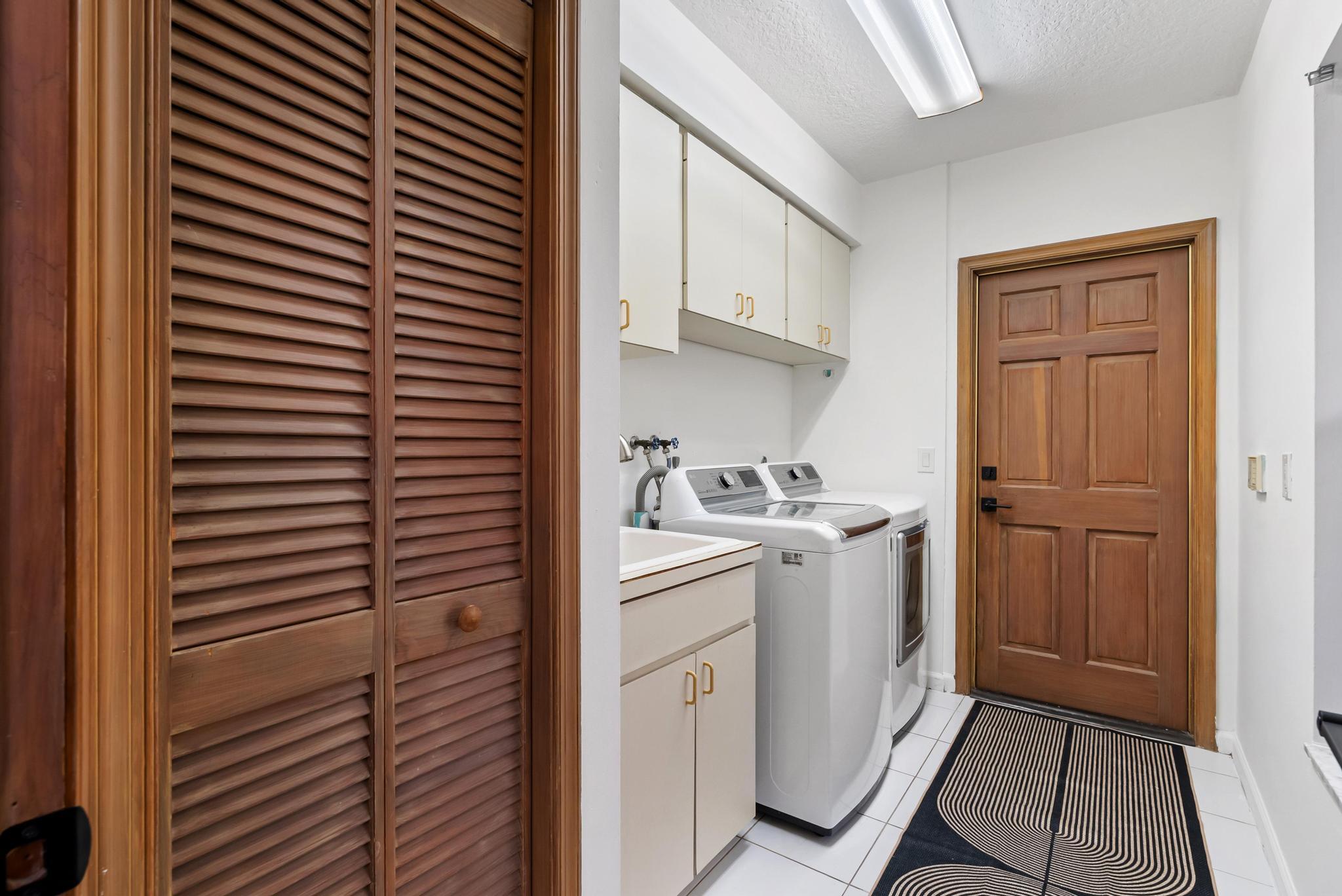 4227 Fox Trace Road Boynton Beach, FL 33436 - Photo 28 of 42 Laundry Rm