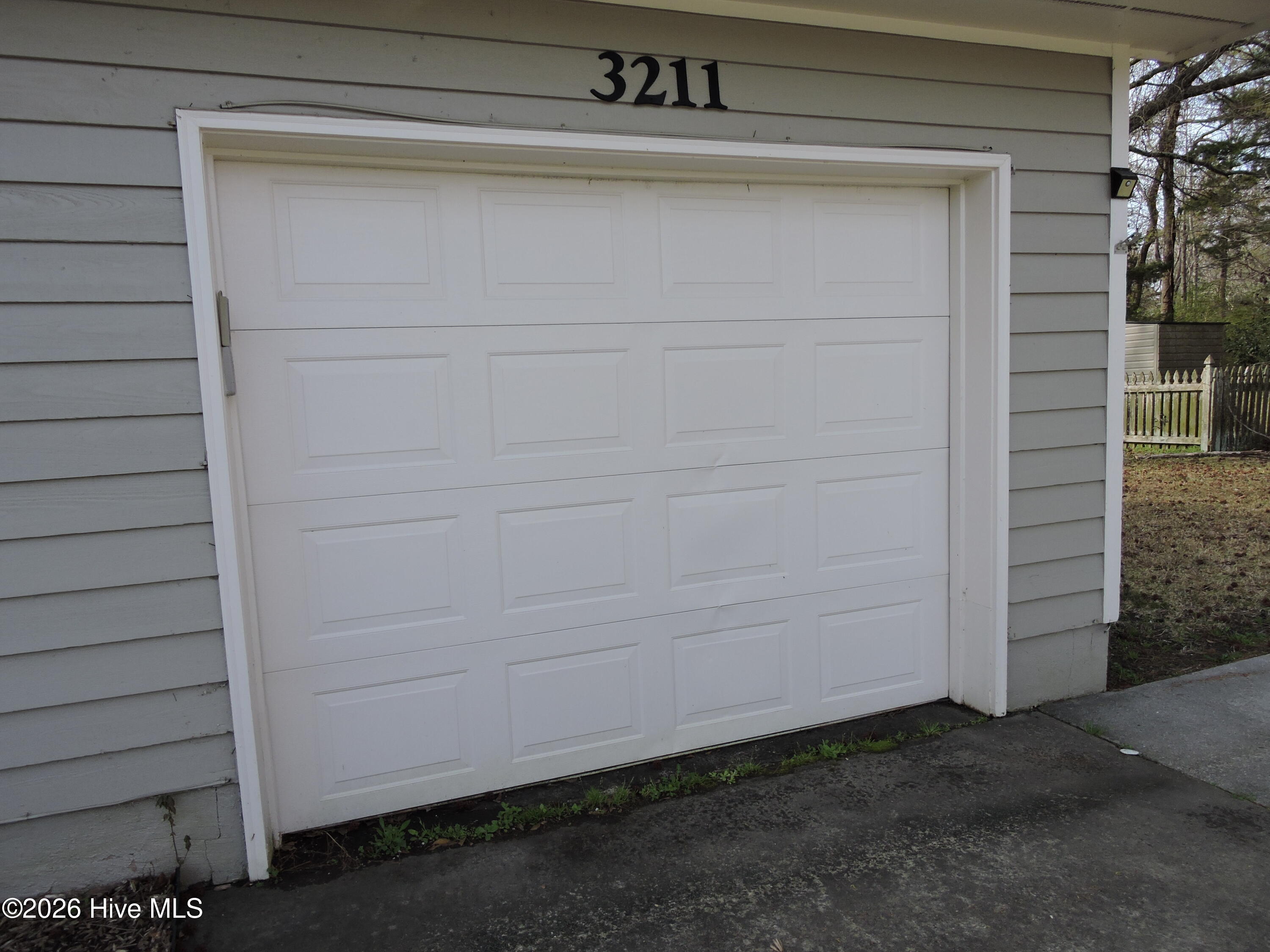 3211 Old Gate Road Morehead City, NC 28557 - Photo 6 of 25 Single garage