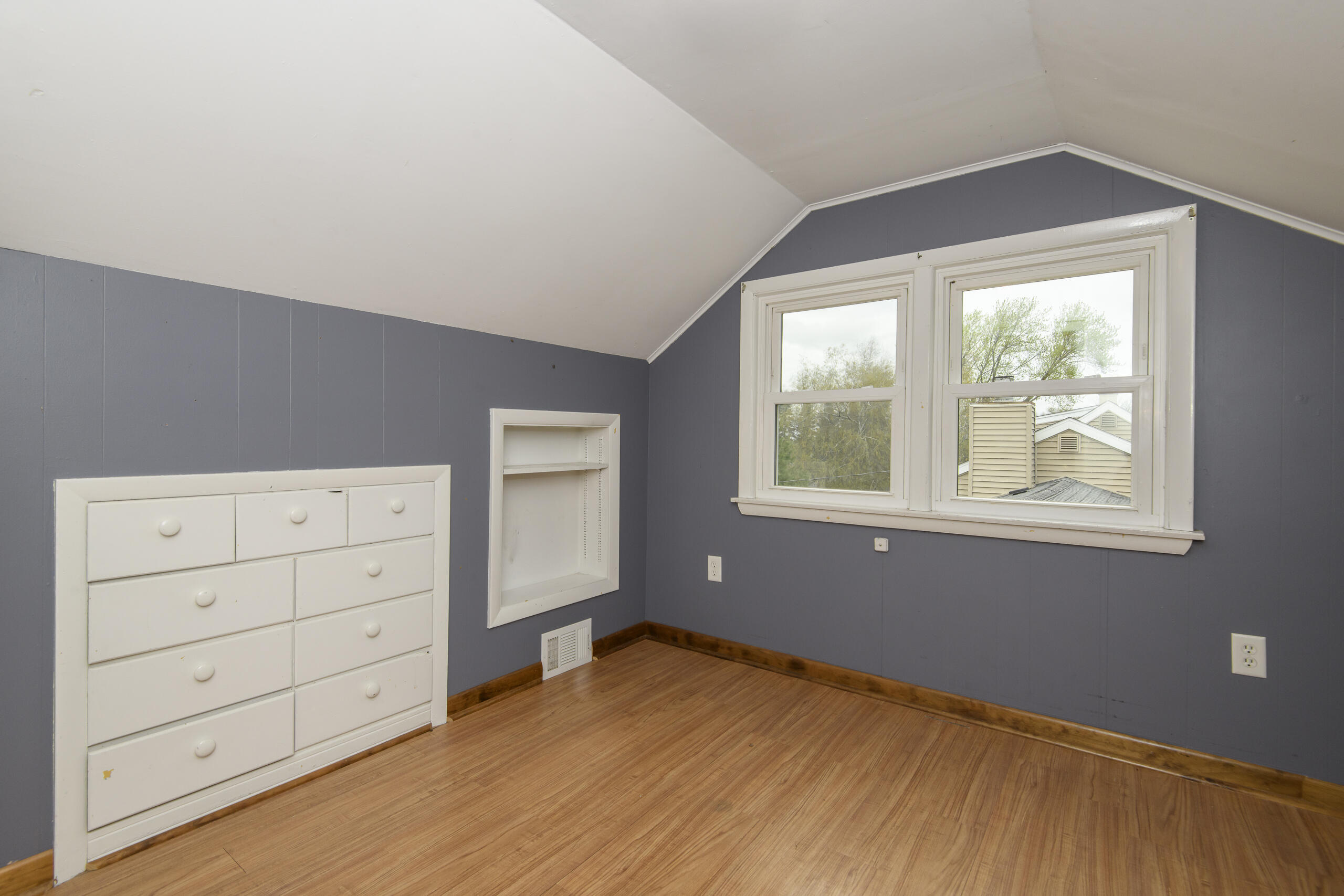 W271N2563 Pear Tree Lane Pewaukee, WI 53072 - Photo 17 of 47 Bedroom 3