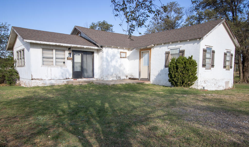 2609 County Road 7110 Lubbock, TX 79404 - Photo 13 of 29 a view of a house with a yard