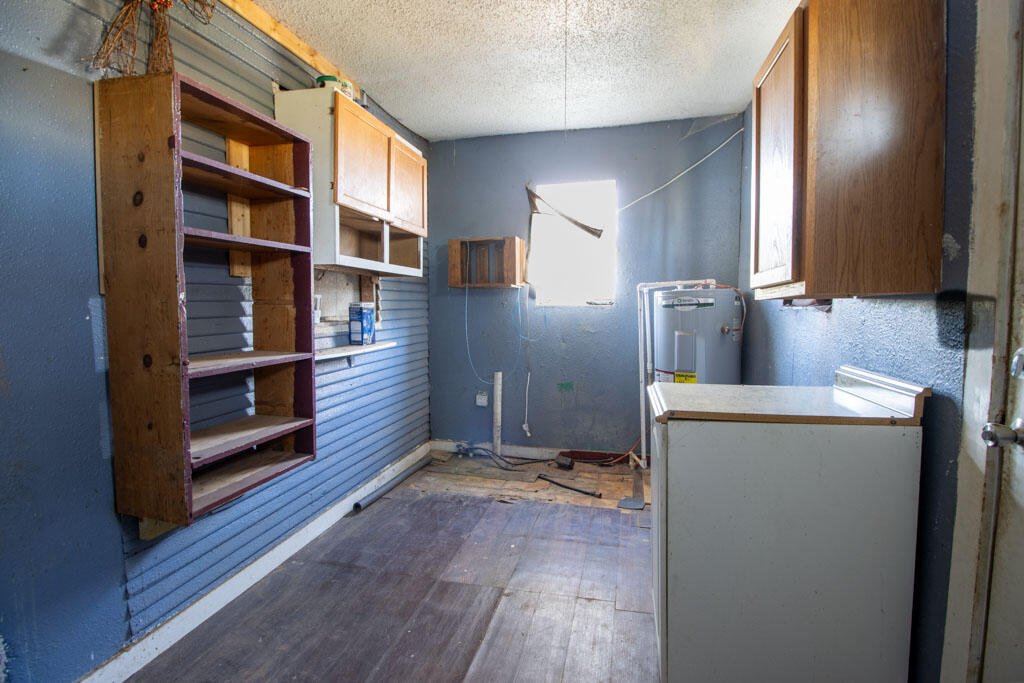 2609 County Road 7110 Lubbock, TX 79404 - Photo 24 of 29 a view of kitchen and wooden floor