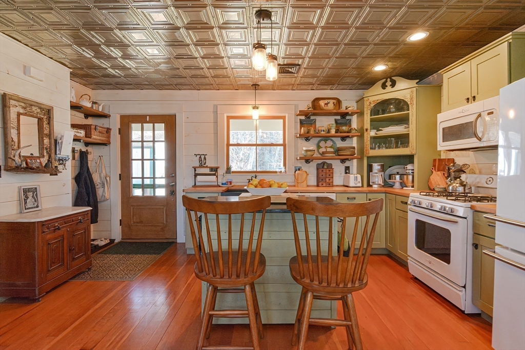 67 Wawela Pk Road Webster, MA 01570 - Photo 4 of 42 Gallery Image 4