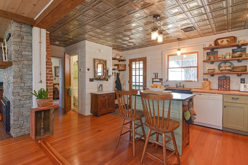 67 Wawela Pk Road Webster, MA 01570 - Photo 5 of 42 Gallery Image 5