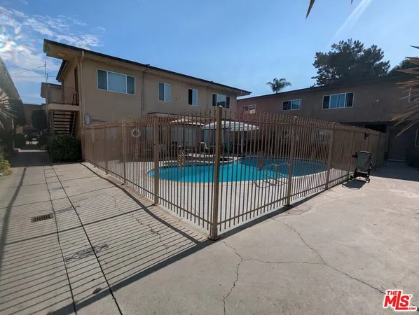 a view of backyard space