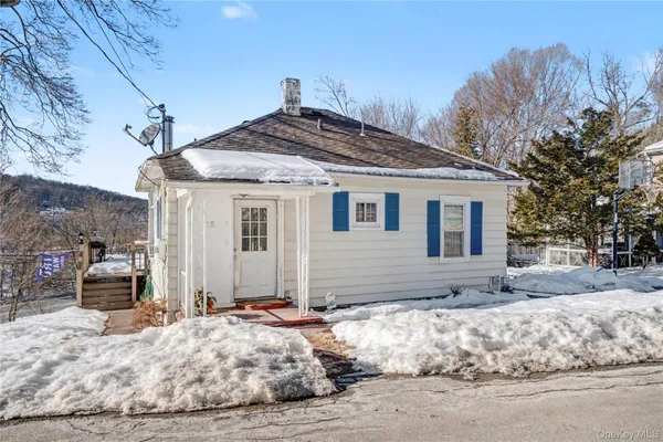 a house view with a outdoor space