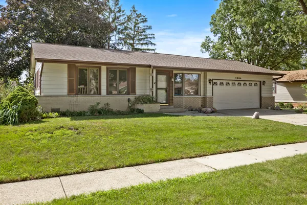 $349,900 | 1086 Hickory Lane, Elk Grove Village, IL 60007