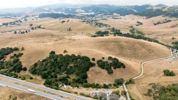 $2,299,000 | 1 Little Merrill Road, San Juan Bautista, CA 95045