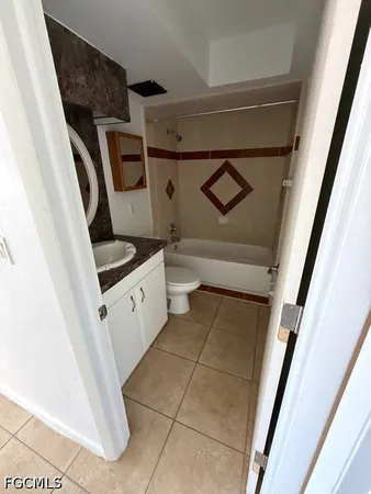 $1,575 | 537 Southeast 6th Place, Unit B, Cape Coral, FL 33990