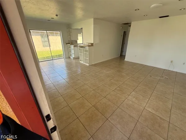 $1,575 | 537 Southeast 6th Place, Unit B, Cape Coral, FL 33990