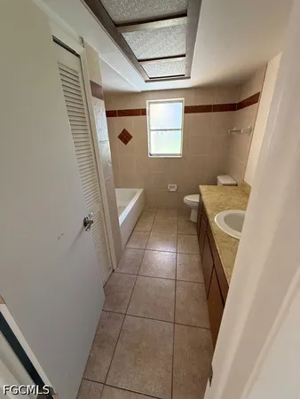 $1,575 | 537 Southeast 6th Place, Unit B, Cape Coral, FL 33990