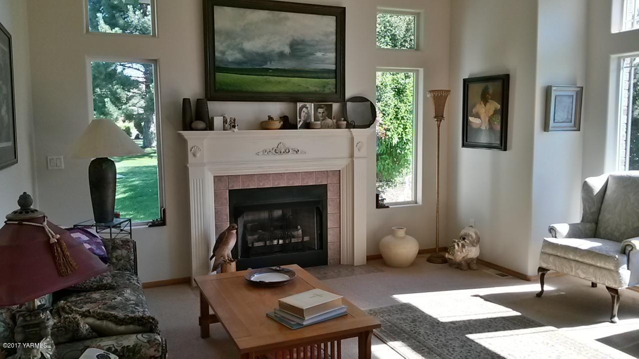 340 West Huntzinger Road Selah, WA 98942 - Photo 21 of 74 a living room with furniture a window and a fireplace
