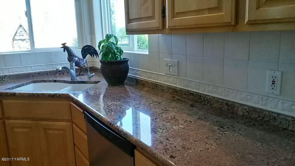 340 West Huntzinger Road Selah, WA 98942 - Photo 29 of 74 a kitchen with a sink and a window
