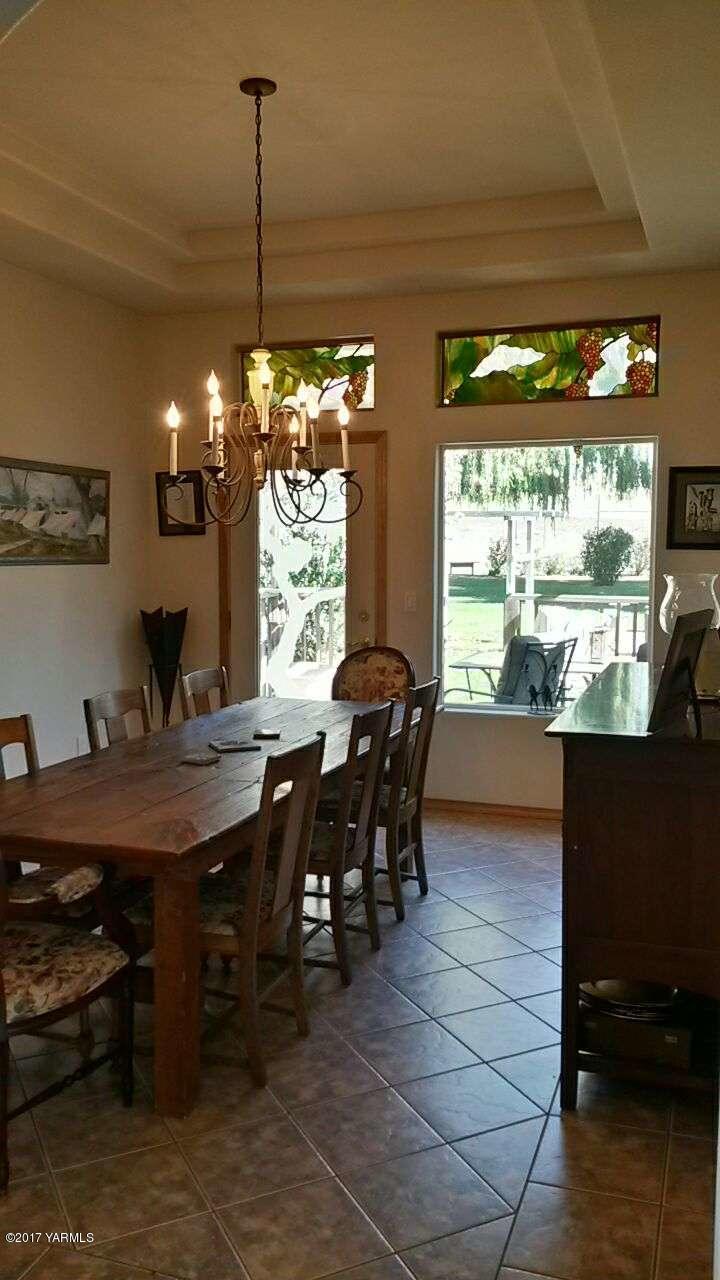 340 West Huntzinger Road Selah, WA 98942 - Photo 32 of 74 a view of a dining room with furniture window and outside view