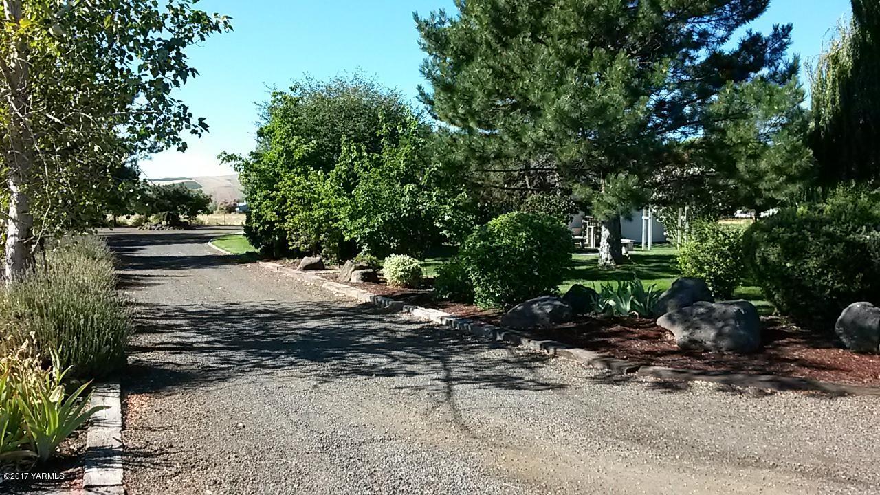 340 West Huntzinger Road Selah, WA 98942 - Photo 6 of 74 a view of a street with a tree