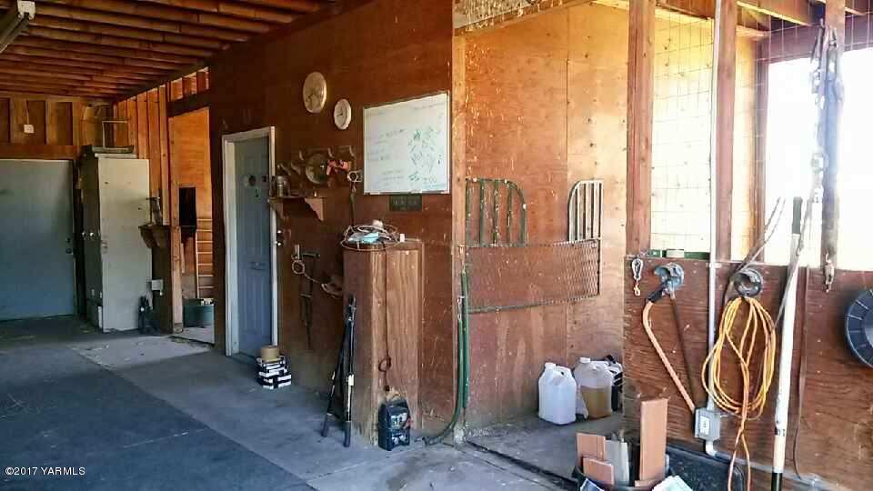 340 West Huntzinger Road Selah, WA 98942 - Photo 65 of 74 a view of a room with gym equipment