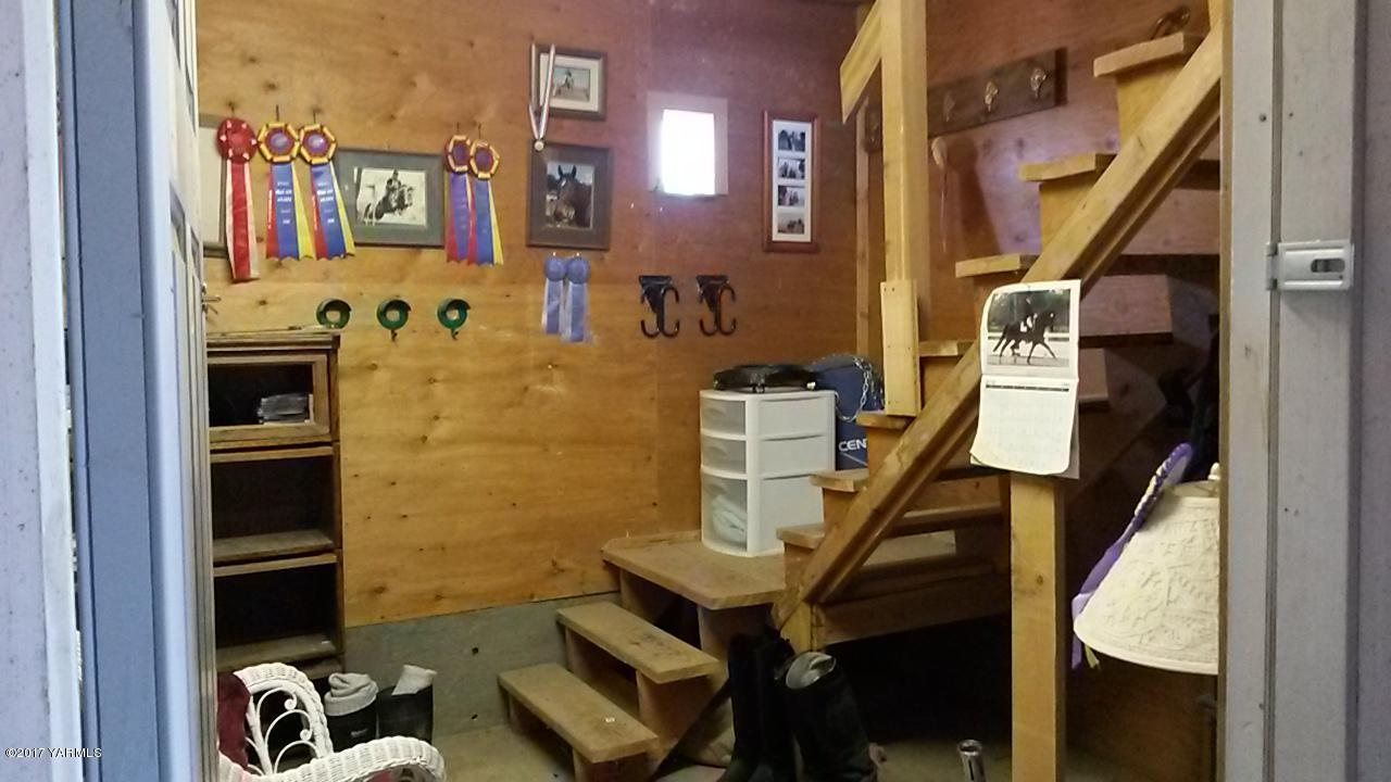 340 West Huntzinger Road Selah, WA 98942 - Photo 67 of 74 Tack room