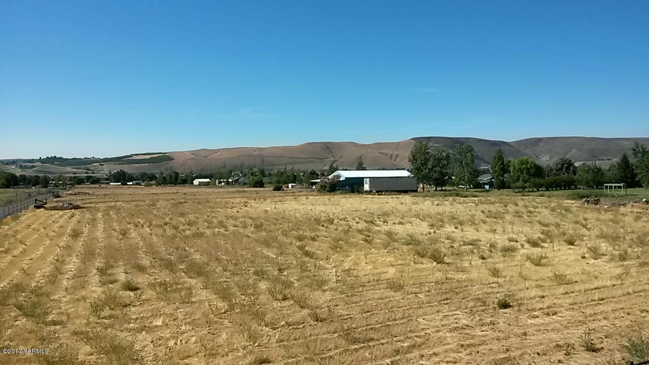 340 West Huntzinger Road Selah, WA 98942 - Photo 72 of 74 a view of a lake view