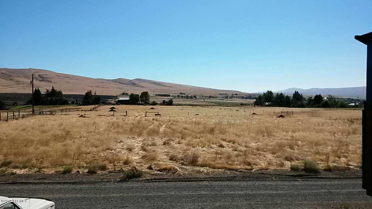 340 West Huntzinger Road Selah, WA 98942 - Photo 73 of 74 a view of lake with mountain