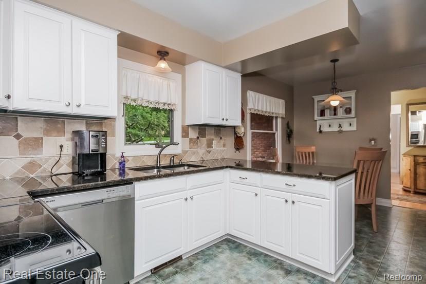 36245 West Lyman Road Farmington Hills, MI 48331 - Photo 10 of 38