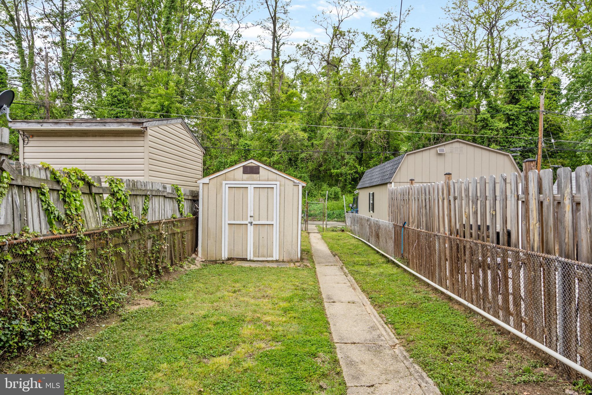 4444 Scotia Road Baltimore, MD 21227 - Photo 22 of 39 Rear