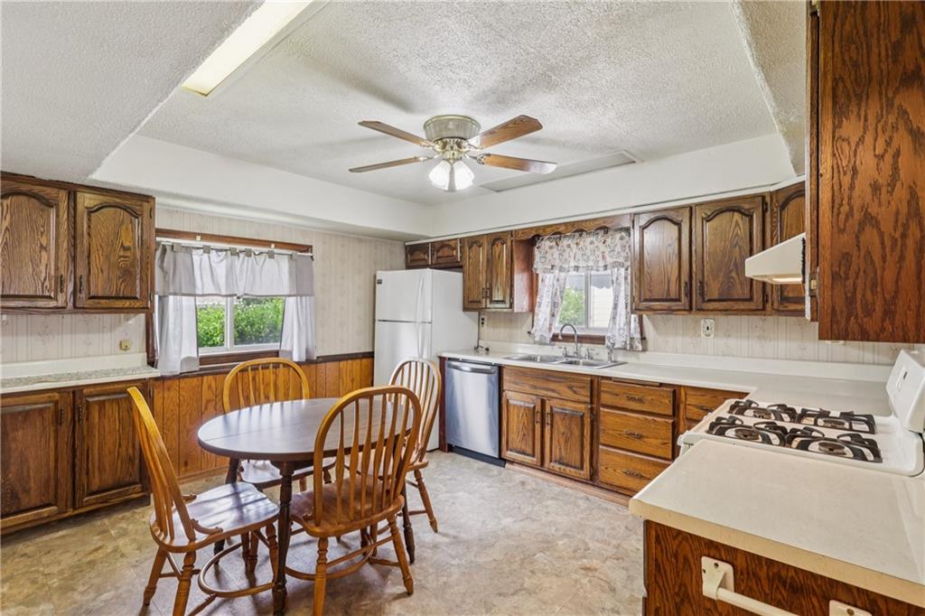 1913 Glen Road Aliquippa, PA 15001 - Photo 12 of 35 Gallery Image 12