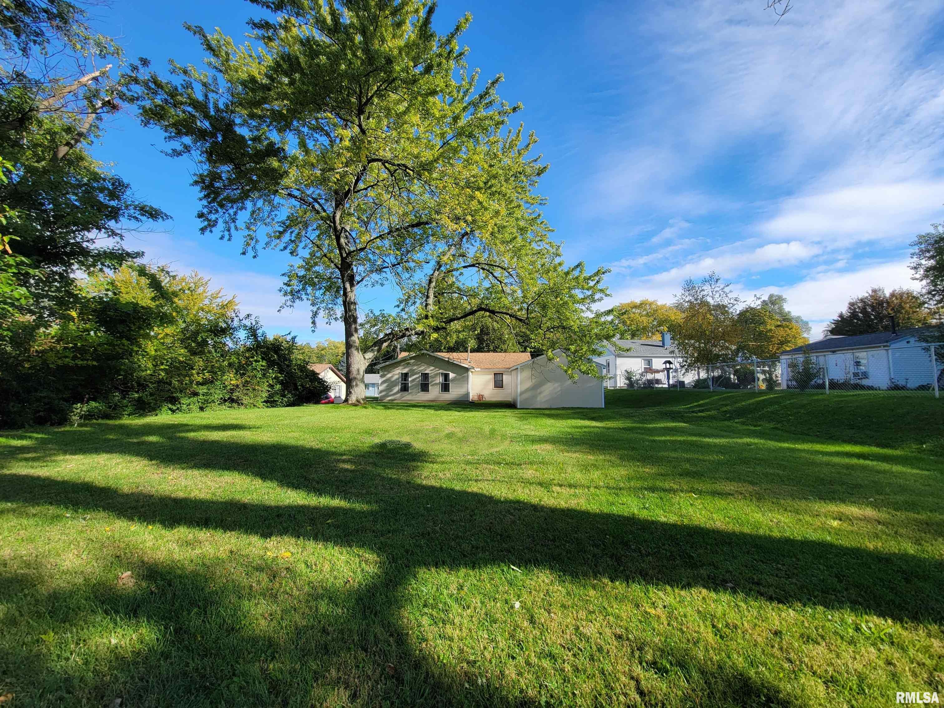 110 Berry Road Marquette Heights, IL 61554 - Photo 4 of 40 Gallery Image 4