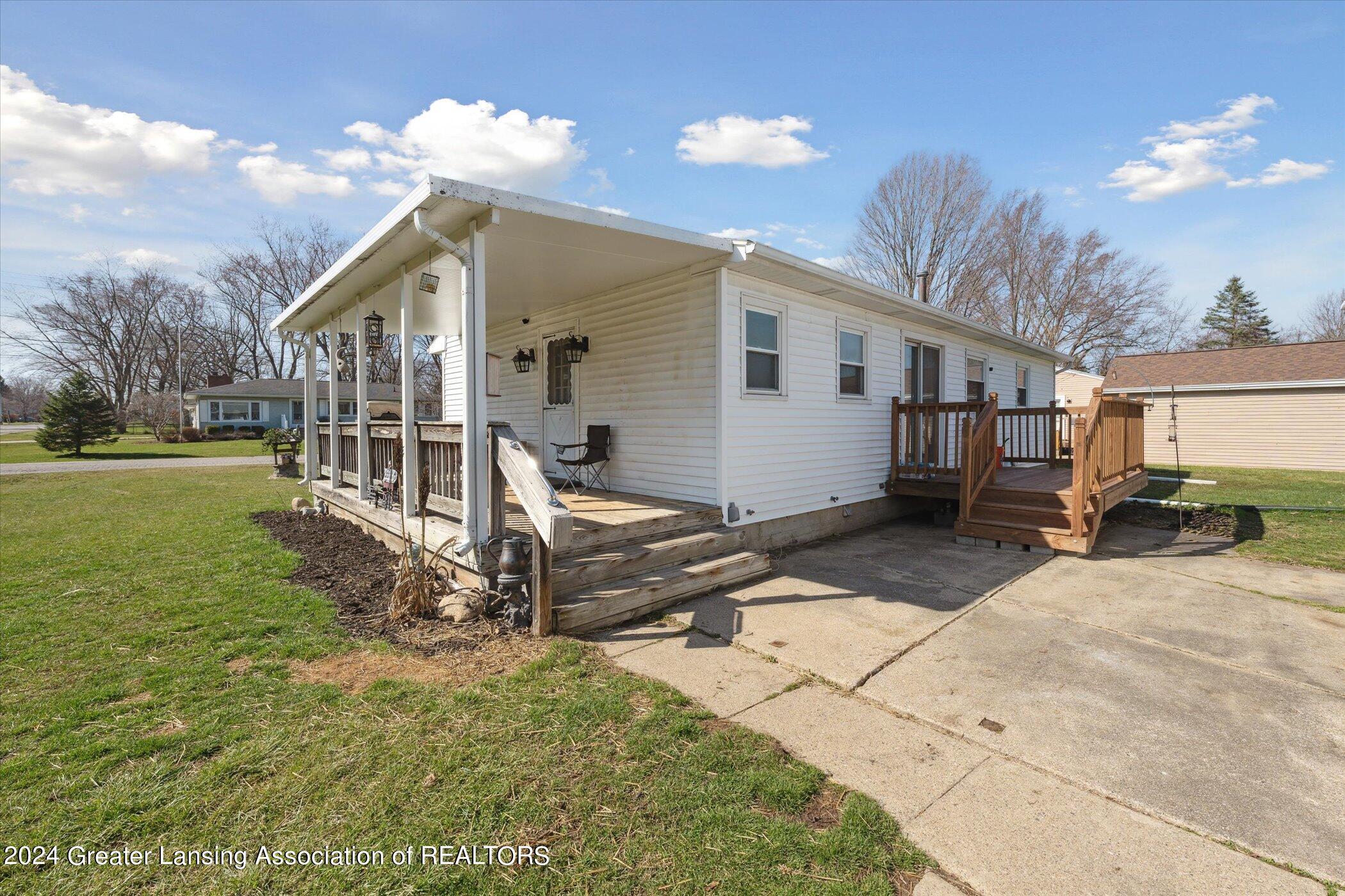 2276 Reed Street Lansing, MI 48911 - Photo 33 of 40 33-2276-Reed-St-Lansing-MI-48911-WindowS