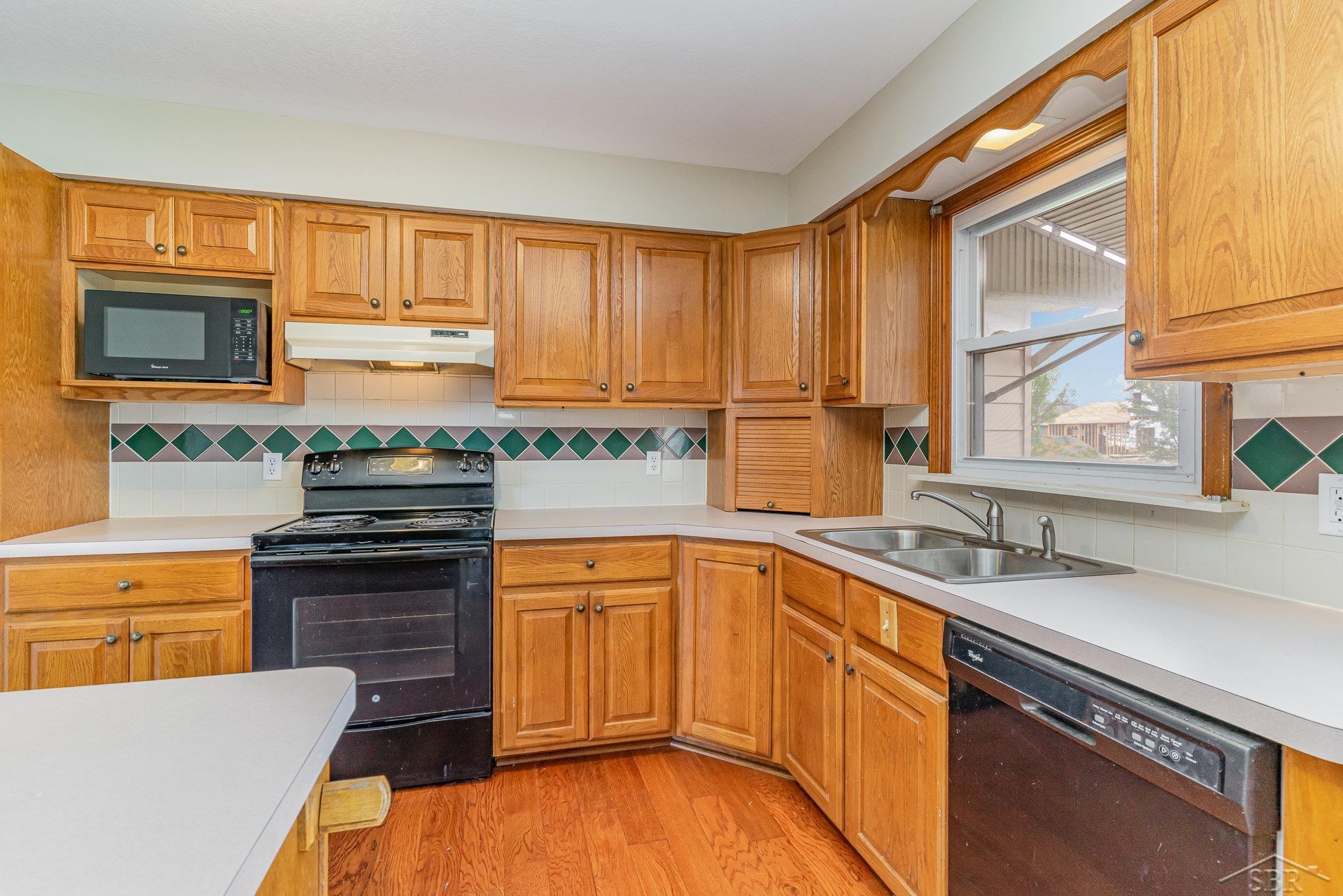 9245 Kochville Road Freeland, MI 48623 - Photo 6 of 20 50118383-5.JPG