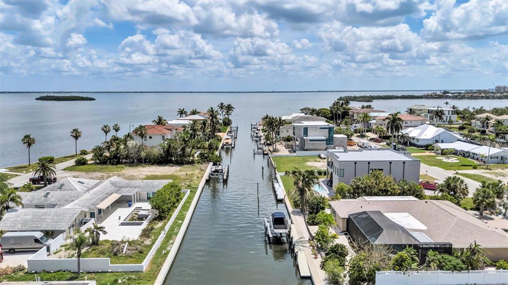 617 Rountree Drive Longboat Key, FL 34228 - Photo 3 of 41
