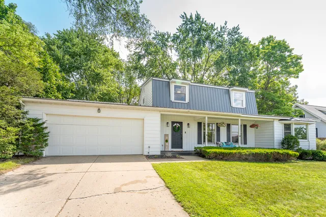 $279,900 | 212 South Hillcrest Street, Greenville, MI 48838