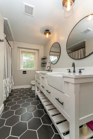 $279,900 | 212 South Hillcrest Street, Greenville, MI 48838