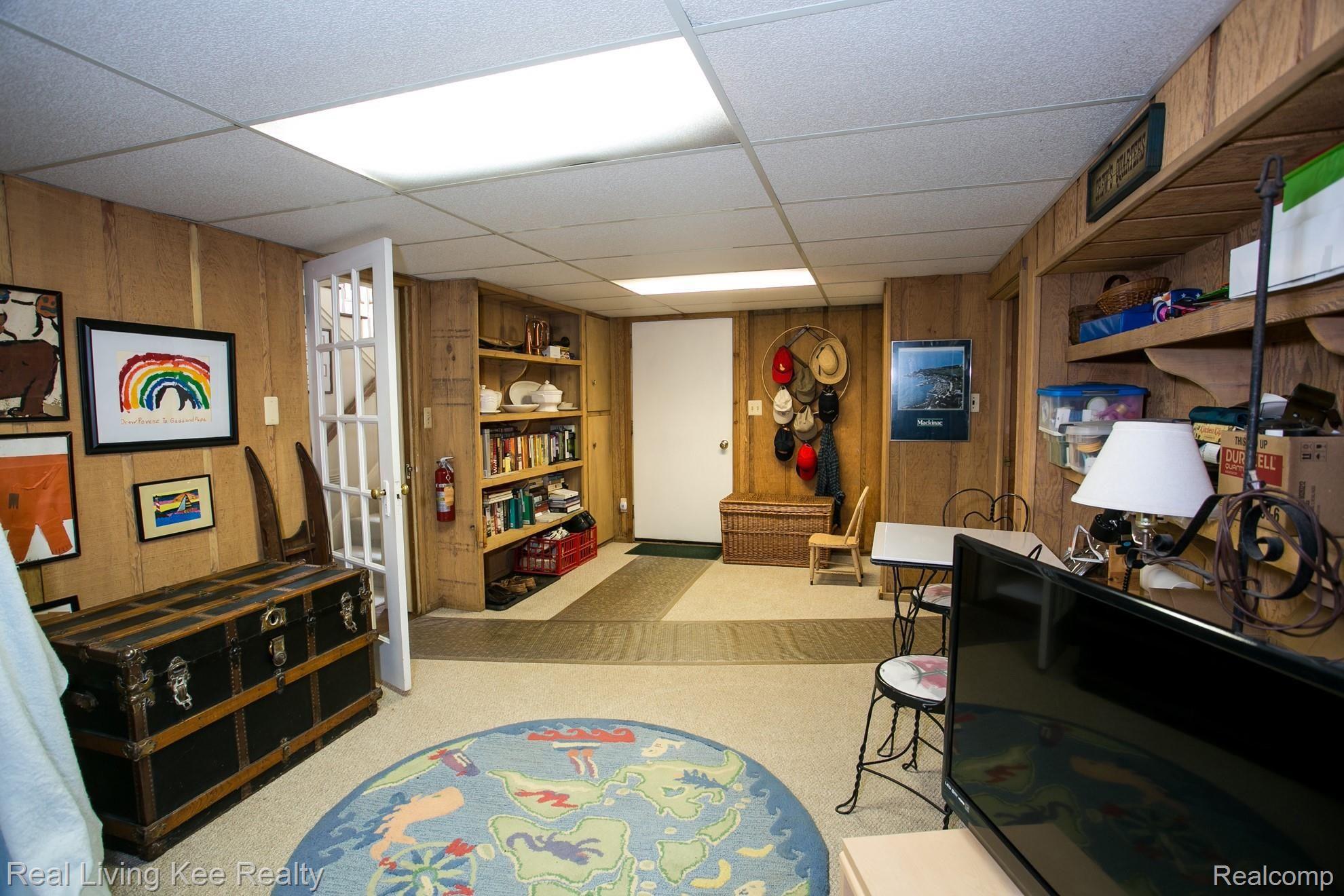 5076 Lakeshore Road Fort Gratiot, MI 48059 - Photo 25 of 41 lakesh025.jpg