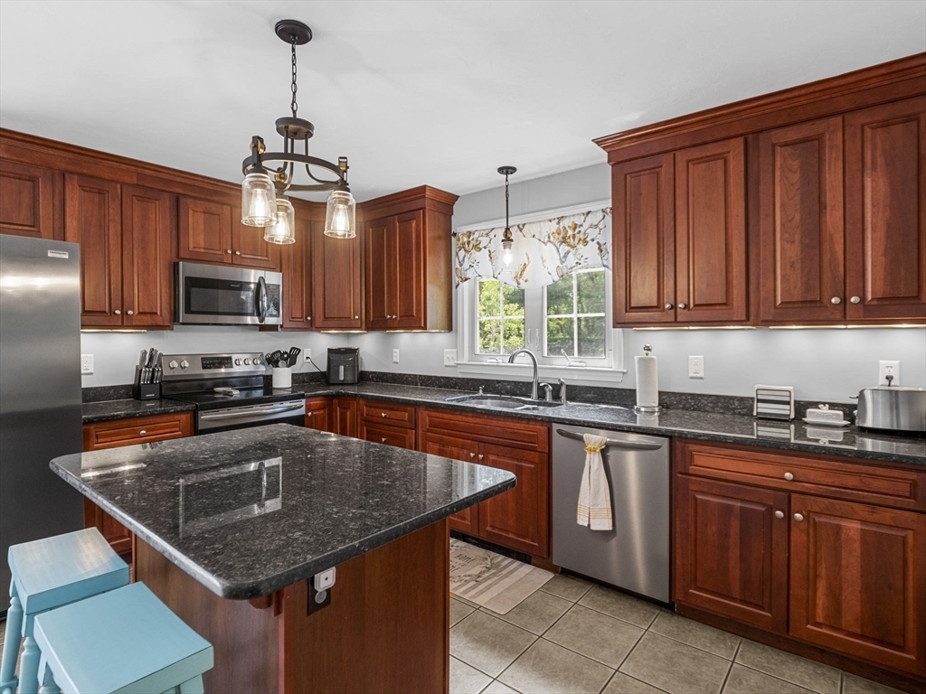 109 Smithville Road Spencer, MA 01562 - Photo 4 of 42 Gallery Image 4