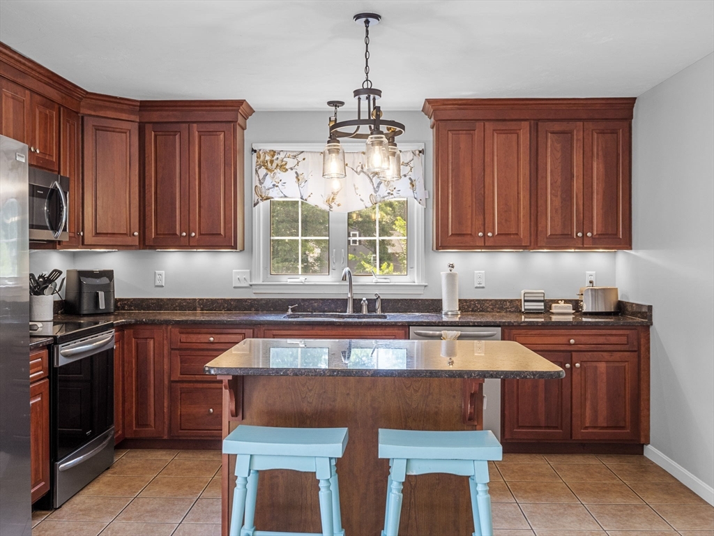 109 Smithville Road Spencer, MA 01562 - Photo 5 of 42 Gallery Image 5