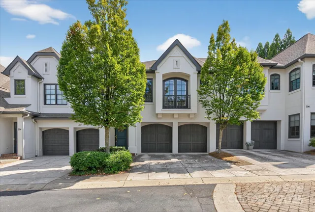 $725,000 | 310 Wendover Heights Circle, Charlotte, NC 28211