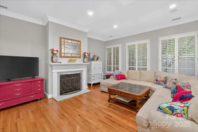 $725,000 | 310 Wendover Heights Circle, Charlotte, NC 28211