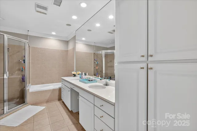 $725,000 | 310 Wendover Heights Circle, Charlotte, NC 28211