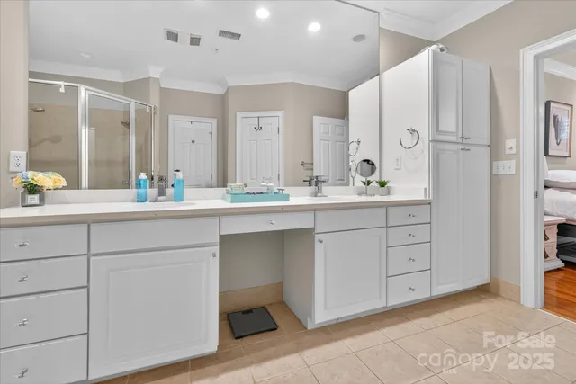 $725,000 | 310 Wendover Heights Circle, Charlotte, NC 28211