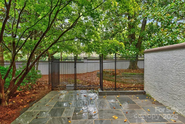 $725,000 | 310 Wendover Heights Circle, Charlotte, NC 28211