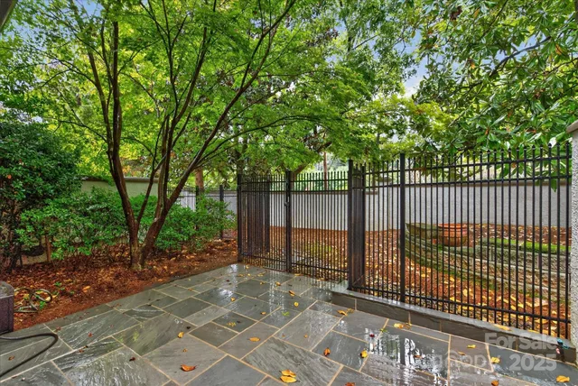 $725,000 | 310 Wendover Heights Circle, Charlotte, NC 28211