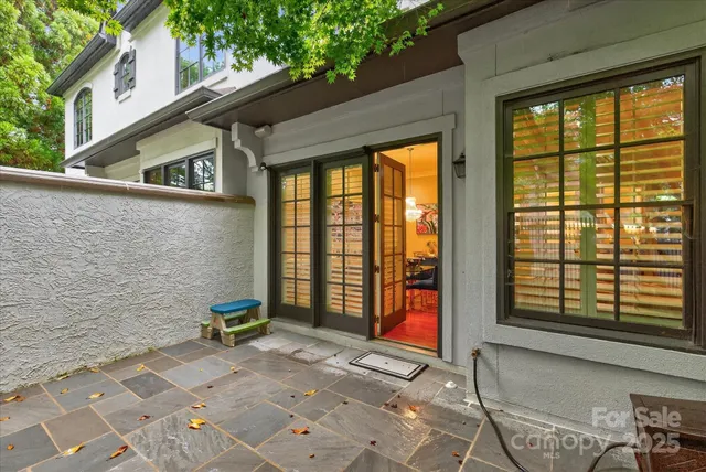 $725,000 | 310 Wendover Heights Circle, Charlotte, NC 28211